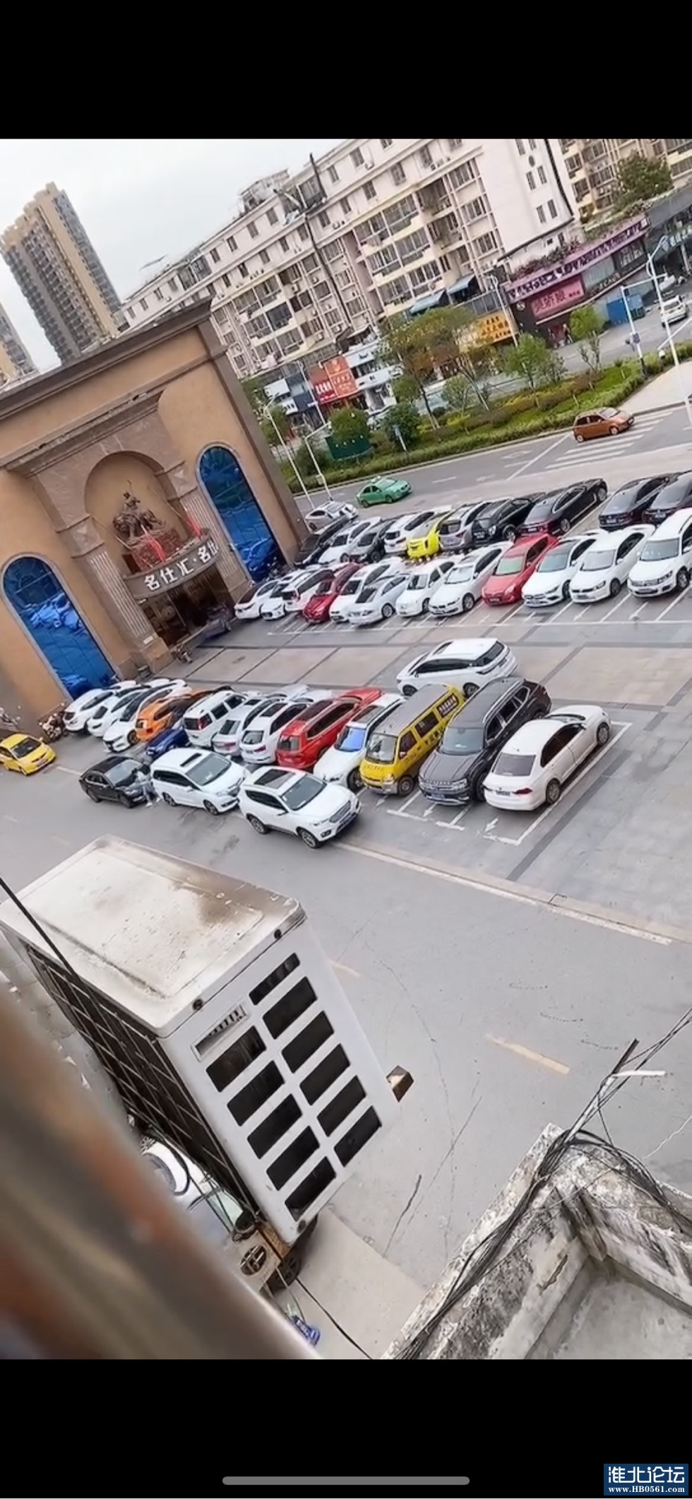 172146ycl9xt5y37srr357.jpg