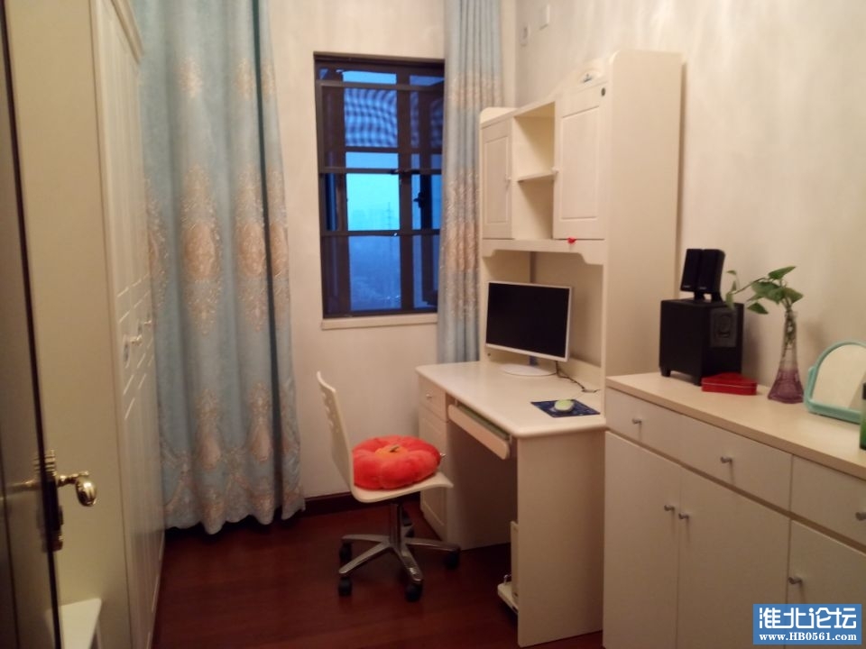 094555w0vdqm4c3vdyqz3g (1).jpg